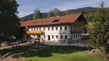 Ferienträume im Bayerischen Wald: Auf dem Lieblhof hat Familie Greisinger drei Ferienwohnungen eingerichtet. | Bild: BR
