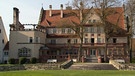 Unter unserem Himmel - Leben mit einem Denkmal - Parkgeschichten: Das Herrenhaus von Gut Schwaighof bei Augsburg | Bild: BR