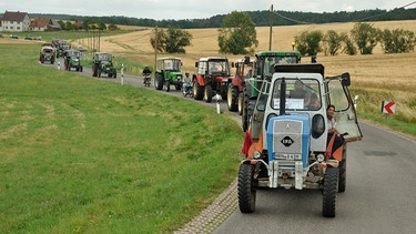 Heldburger Unterland: Zur jährlichen Traktorparade strömen tausende Besucher nach Poppenhausen. | Bild: BR
