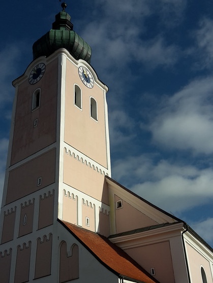 Stadtpfarrkirche St. Mariä Himmelfahrt in Landau an der Isar | Bild: BR