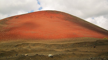 Die Caldera Colorada (roter Berg) beim Dorf Mancha Blanca | Bild: Annette Eckl