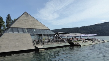 "Schwimmende Pyramide" im Millstätter See in Kärnten | Bild: Annette Eckl