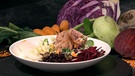 Fränkische „Bowl“ mit Reis-Linsen-Gemüse-Salat und Rote-Bete-Knödel | Bild: BR