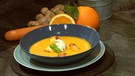Karotten-Ingwer-Suppe mit Basilikumknödeln und Kartoffeltropfen | Bild: BR