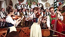Die Familienmusik Waldauf im Gasteig bei Zsammg'spuit am Tegernsee. | Bild: BR