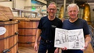 Autor und Zeichner Jürgen Neumann (re) und Udo Käsmann von der Whisky Destillery Kilian (li) | Bild: BR / Franzisco Ortitz