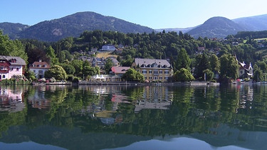 Die Häuser am Seeufer in Millstatt haben Namen. Sie heißen Villa Verdin, Villa Tacoli oder See-Villa. | Bild: BR