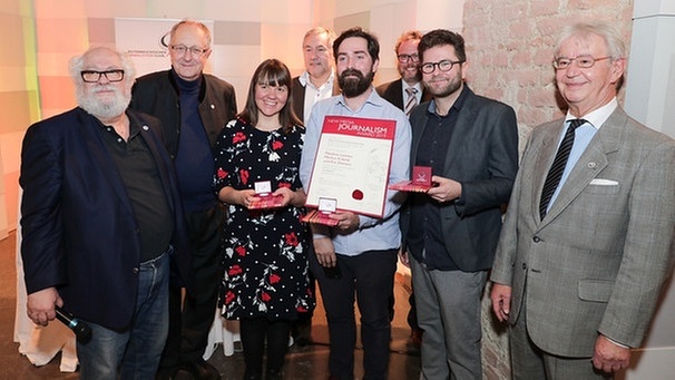 Das Autorenteam von "Ich, Eisner!" wurde im am 29. November 2019 mit dem "New Media Journalism Award" des Österreichischen Journalistenclub ausgezeichnet. | Bild: Bild: H. Hochmuth
