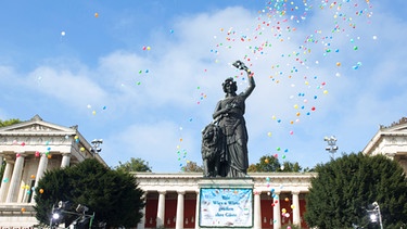Luftballons vor der Bavaria auf dem Platzkonzert 2014 | Bild: BR/Beatrix Rottmann