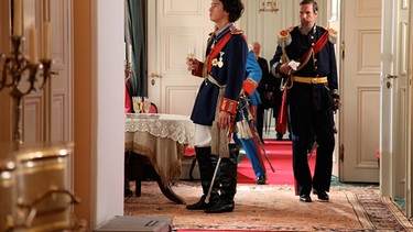 Ludwig II. (links) mit einem Adjudanten. | Bild: BR/Ulrich Group GmbH