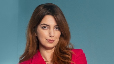 Aya Jaff (Finanzexpertin). | Bild: NDR/ i&u Tv