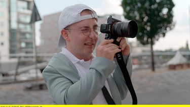 Tobias ist heute 21 Jahre alt und möchte einen Job als Fotograf. | Bild: BR/HR
