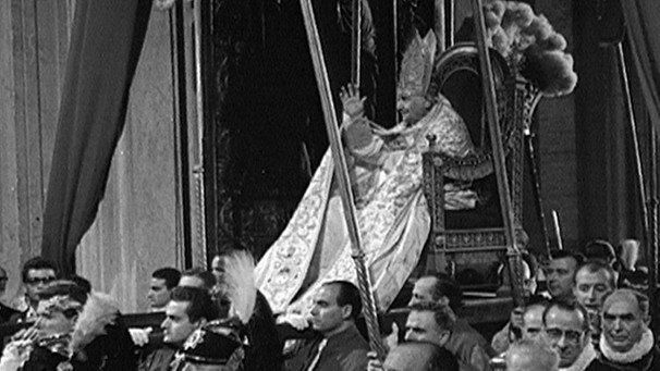 Papst Johannes XXIII. bei der feierlichen Eröffnung des Zweiten Vatikanischen Konzils im Jahre 1962. | Bild: BR