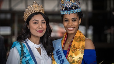 Nepal: Miss World 2019 Miss Jamaica Toni-Ann Singh (R) and Miss Nepal 2019 Anuskha Shrestha (L) | Bild: picture-alliance/dpa