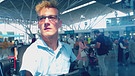 Janis McDavid am Flughafen | Bild: BR