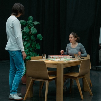 Impression aus der Plansequenz "STORYLIFE" Szene zu Monopolyspiel | Bild: BR | Jonas Schlögl