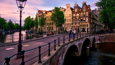 Sonnenuntergang Kanal Amsterdam, Niderlande | Bild: picture-alliance/dpa