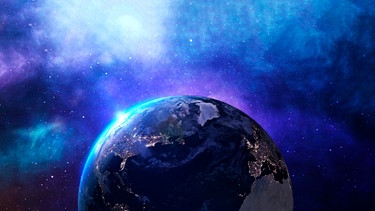 Dreidimensionale Darstellung des Planeten Erde, der im Weltraum schwebt. Symbolbild für Campus Talks mit Einzelbeiträgen zur Eroberfläche und zu Science Fiction | Bild: picture alliance / Westend61 | Zama Studio