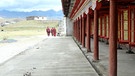 Tibetisch-Buddhistische Mönche am Kloster von Tagong | Bild: Maren Ring