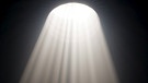 Mysteriöser Lichteinfall durch Kuppel | Bild: picture-alliance/dpa