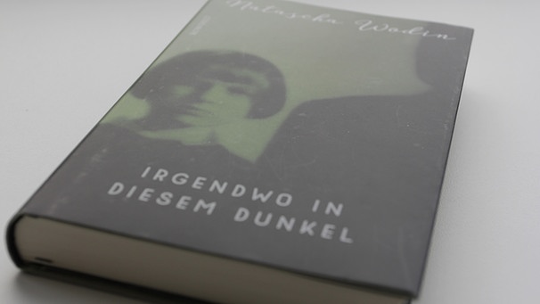 Buchcover von Natascha Wodin - Irgendwo in diesem Dunkel | Bild: Rowohlt Verlag | Foto: BR-Studio Franken/Franz Engeser