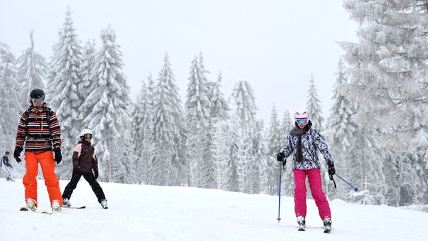 Skifahrer am Ochsenkopf Fichtelgebirge | Bild: picture-alliance/dpa
