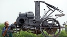 Historische Maschine zur Feldarbeit | Bild: picture-alliance/dpa