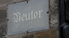 Tafel "Neutor" am Neutor in Nürnberg | Bild: BR-Studio Franken/Inga Pflug