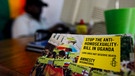 Amnesty-Poster gegen Anti-Homosexuellen-Gesetzentwurf in Uganda | Bild: picture-alliance/dpa