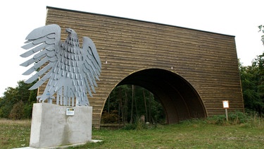 Skulpturenpark am ehemaligen Grenzübergang Eußenhausen | Bild: picture-alliance/dpa