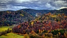 Herbst im Wiesenttal - Regenwetter in der Fränkischen Schweiz. Durch die Laubfärbung der Bäume sieht es nicht ganz so trist aus. | Bild: Björn Hutzler, Möhrendorf, 16.11.2023