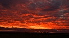 Ein wunderschöner Sonnenuntergang mit malerischen Farben und beleuchteten Wolken, war bei Erlangen zu sehen. | Bild: Wilfried Wagner, Erlangen, 22.11.2023