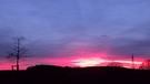 So ein traumhafter Sonnenaufgang entschädigt alles... nach einer sehr eisig kalten Nacht von - 10 ° Celsius. Aufgenommen morgen bei Hirschaid im Landkreis Bamberg.  | Bild: Sebastian Fischer, Forchheim, 04.12.2023