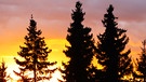 Nach einem langen Dauerregentag, ein fast sonniger Sonnenaufgang. | Bild: Jürgen Mauder, Oberwerrn, 03.01.2024