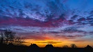 Ein Himmel wie gemalt. Sonnenaufgang über Seukendorf im Landkreis Fürth. | Bild: Ronald Heinrich, Seukendorf, 31.01.2024