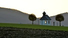 Kapelle oberhalb der Reiterswiesen im Abendlicht im Landkreis Bad Kissingen. | Bild: Horst Bertzky, Bad Kissingen, 12.02.2024