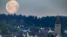 Monduntergang über Ziegelerden von der Festung Rosenberg aus fotografiert. | Bild: Yvonne Sonntag, Stockheim, 26.04.2024