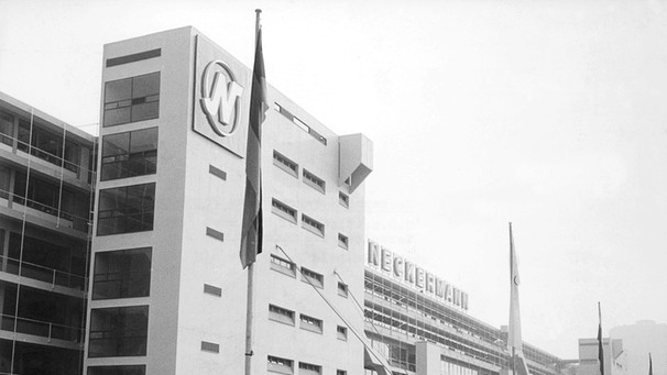 Blick auf das neue Versand- und Verwaltungsgebäude des Neckermannkonzerns in Frankfurt am Main, aufgenommen am 15.09.1960 | Bild: picture-alliance/dpa