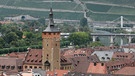 Der Grafeneckart überragt das Würzburger Häusermeer | Bild: picture-alliance/dpa