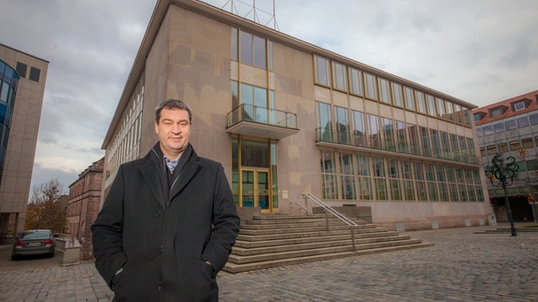 Markus Söder vor dem Gebäude des Heimatministeriums | Bild: news5