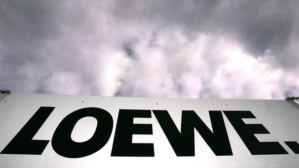 Dunkle Wolken über Loewe-Werk | Bild: picture-alliance/dpa