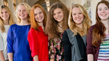 Die sechs Kandidatinnen zur Christkind-Wahl | Bild: dpa-Bildfunk/Daniel Karmann