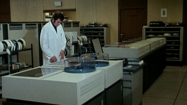 Archivbild: im Rechenzentrum der Bundesanstalt für Arbeit in den 1960er-Jahren | Bild: BR Franken