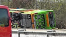 Ein umgestürzter Bus | Bild: Bayerischer Rundfunk 2024