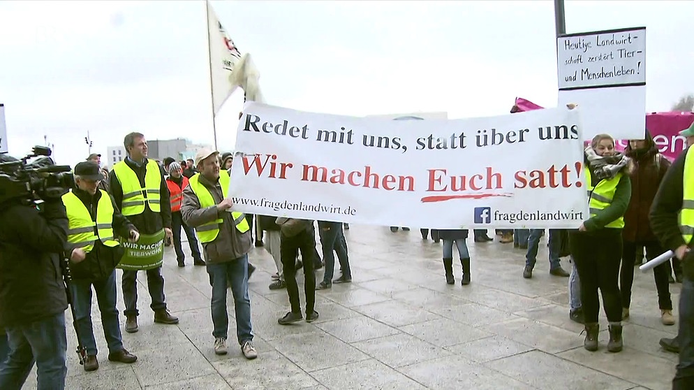 Bauern demonstrieren: "Wir machen Euch satt" | Bild: Bayerischer Rundfunk