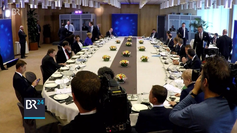 EU-Mitglieder sitzen um einen runden Tisch | Bild: Bayerischer Rundfunk