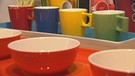 Tassen und Schüsseln aus Keramik | Bild: Bayerischer Rundfunk
