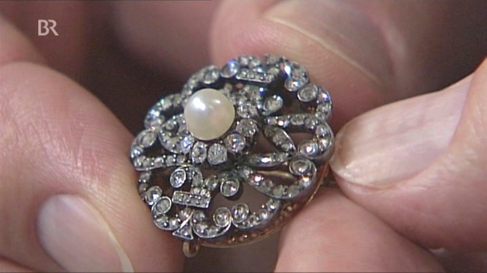 Diamant-Brosche mit Perle | Bild: Bayerischer Rundfunk