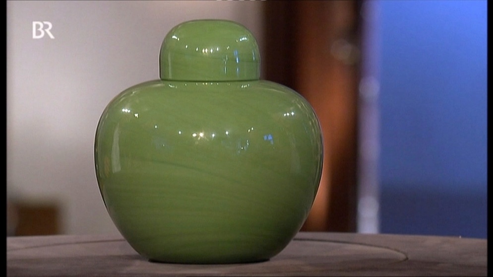 Grüne Vase aus Glas | Bild: Bayerischer Rundfunk