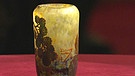 Diese kleine Vase mit herbstlichem Dekor wurde zwischen 1900 und 1905 in Nancy von Daum-Frères gefertigt, eine der führenden Glasmanufakturen des französischen Jugendstils. Geschätzter Wert: 1.500 bis 1.800 Euro  | Bild: Bayerischer Rundfunk